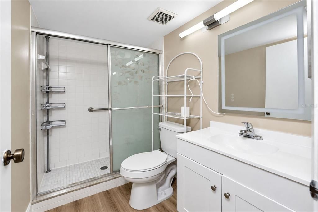 For Sale: $210,000 (2 beds, 2 baths, 888 Square Feet)