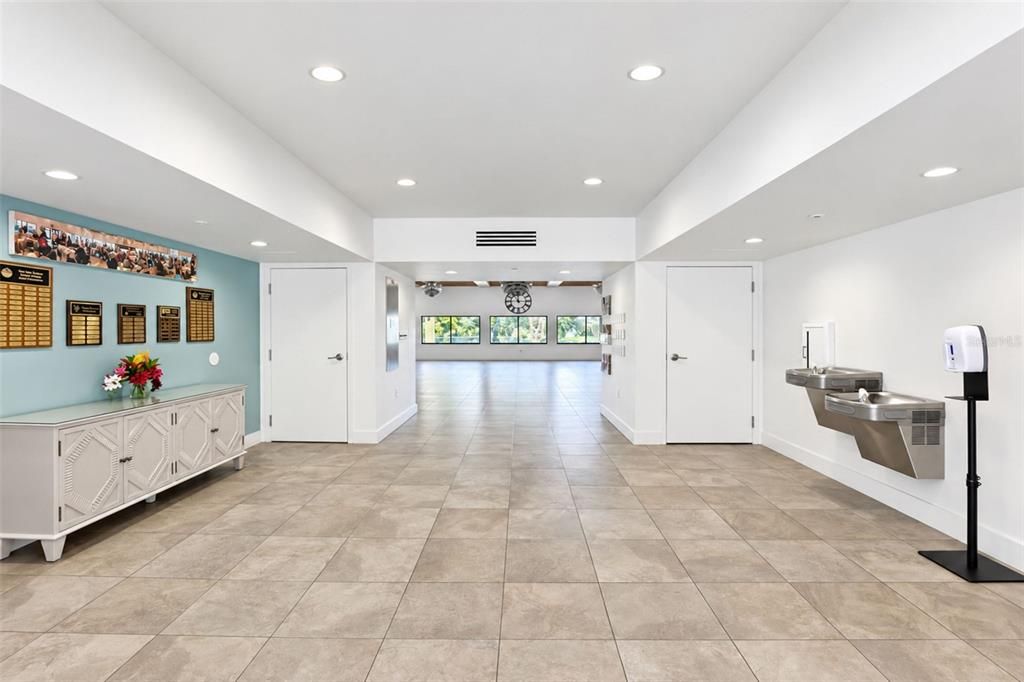 For Sale: $210,000 (2 beds, 2 baths, 888 Square Feet)