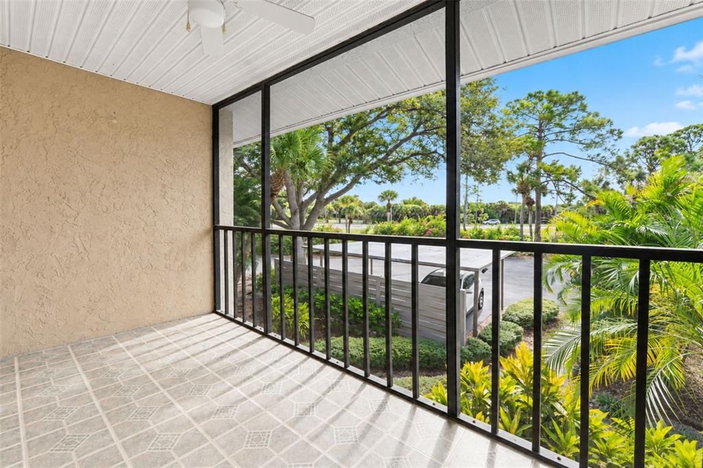 For Sale: $210,000 (2 beds, 2 baths, 888 Square Feet)