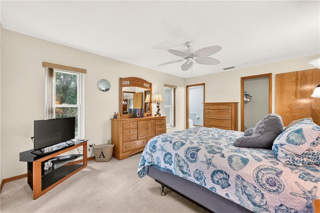 Active With Contract: $295,000 (3 beds, 2 baths, 1763 Square Feet)