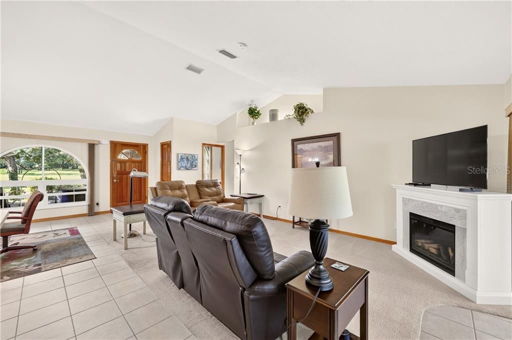 Active With Contract: $295,000 (3 beds, 2 baths, 1763 Square Feet)