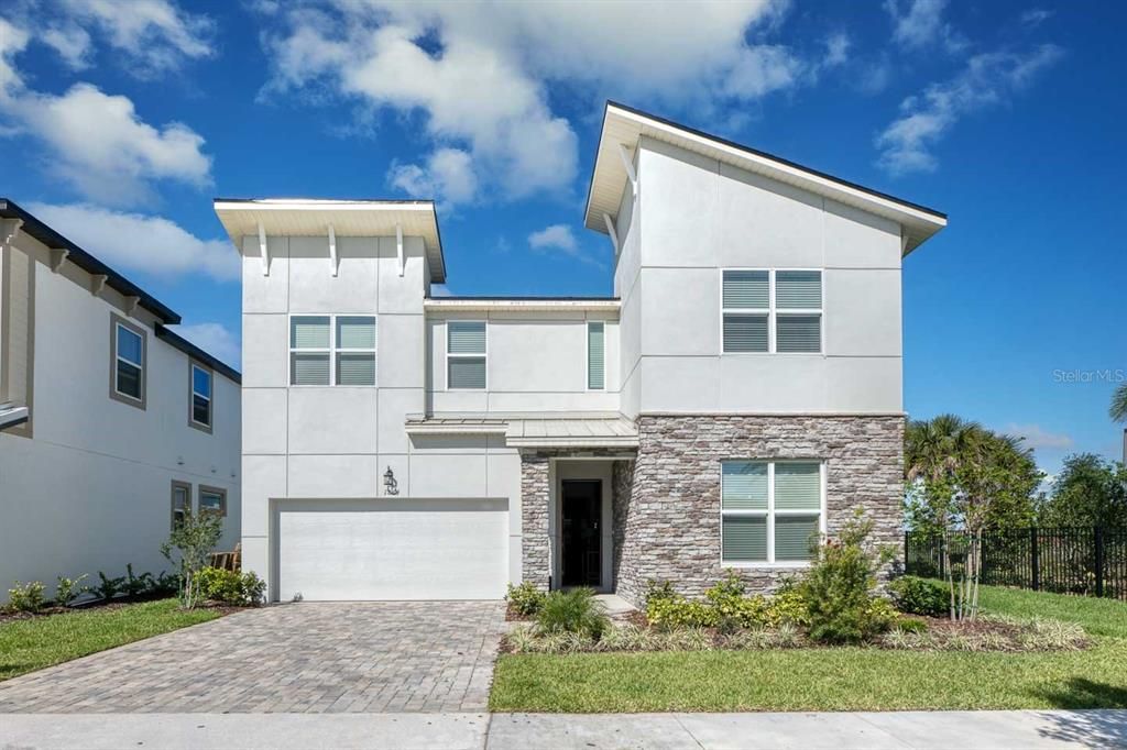 For Sale: $750,000 (9 beds, 6 baths, 4363 Square Feet)