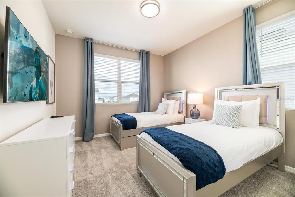 For Sale: $750,000 (9 beds, 6 baths, 4363 Square Feet)
