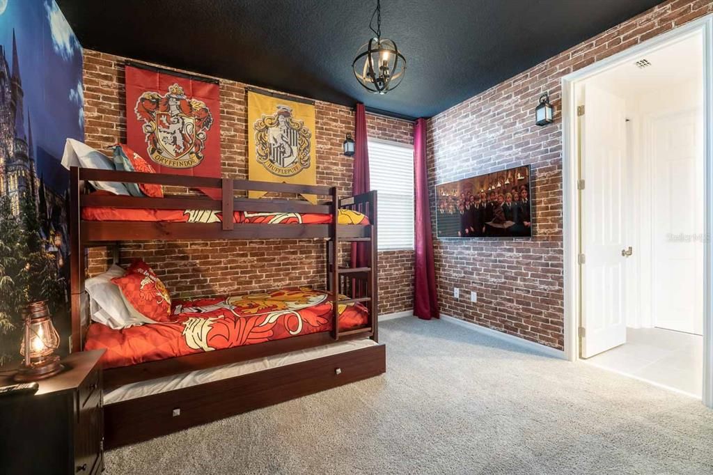 For Sale: $750,000 (9 beds, 6 baths, 4363 Square Feet)