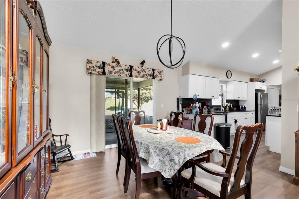 For Sale: $240,000 (3 beds, 2 baths, 1517 Square Feet)