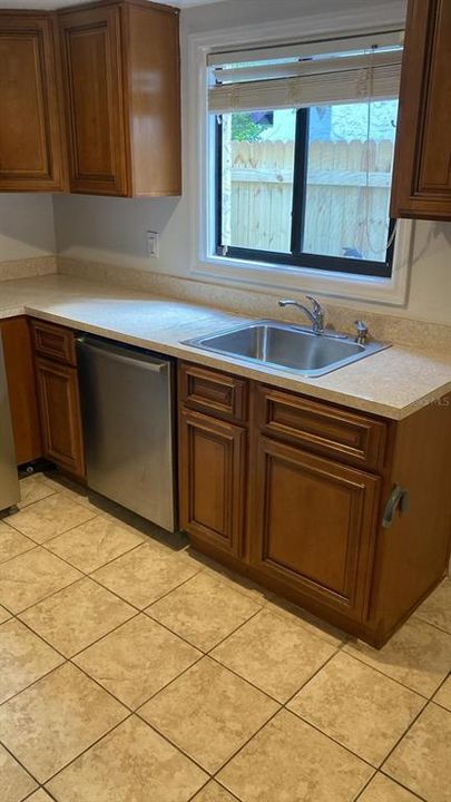 На продажу: $125,000 (2 спален, 1 ванн, 1012 Квадратных фут)