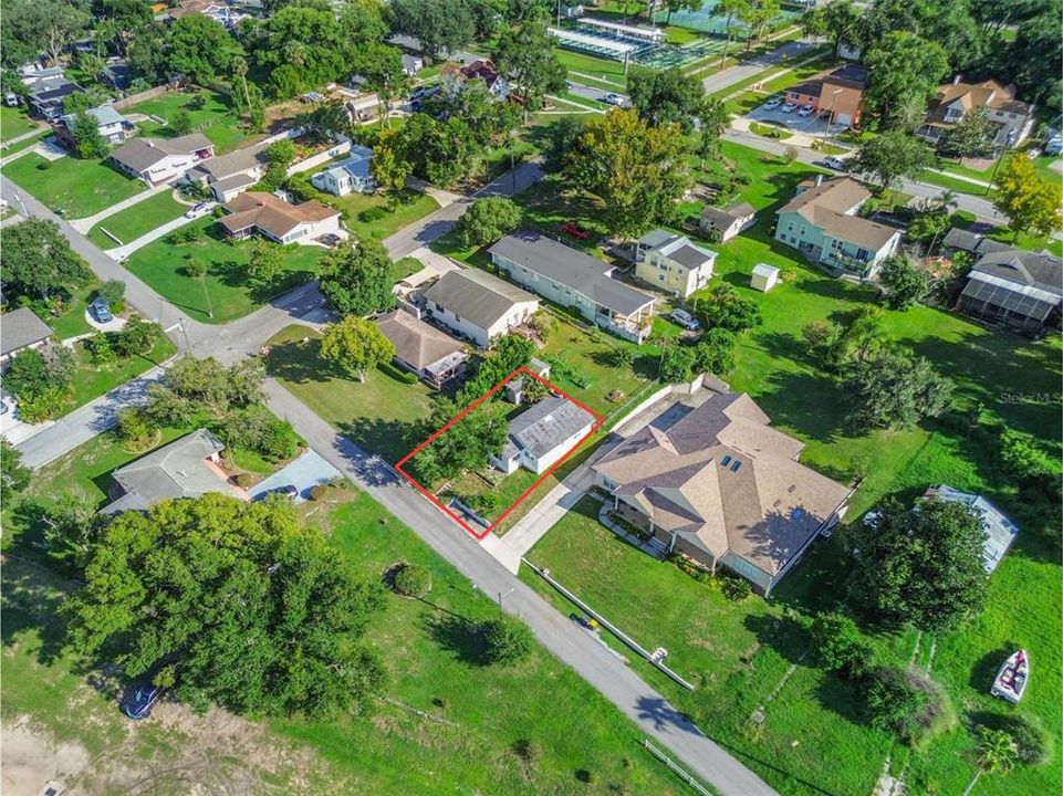 For Sale: $300,000 (2 beds, 1 baths, 801 Square Feet)