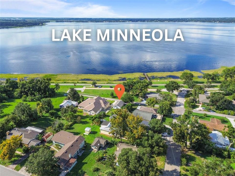 For Sale: $300,000 (2 beds, 1 baths, 801 Square Feet)