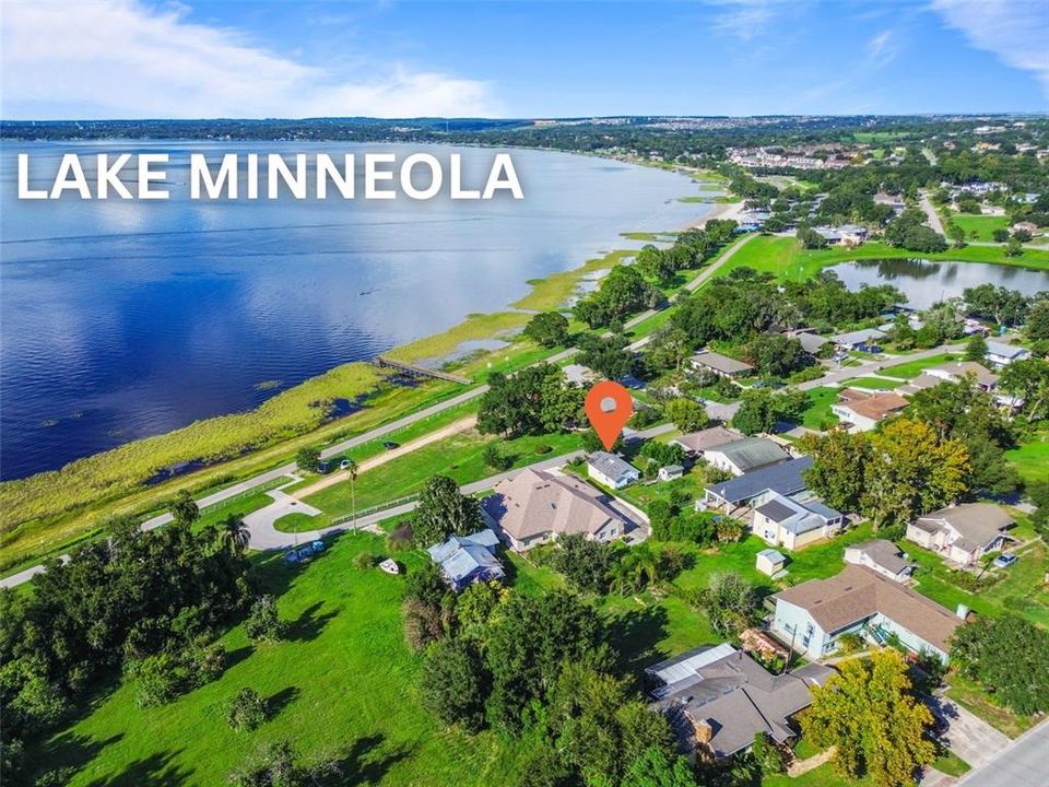For Sale: $300,000 (2 beds, 1 baths, 801 Square Feet)