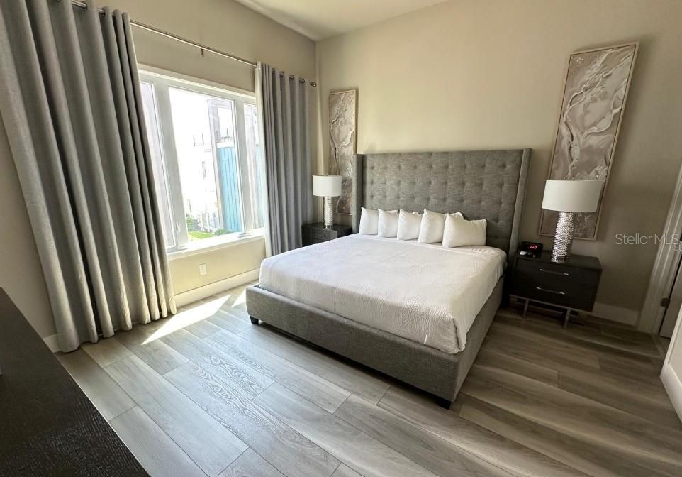 For Rent: $3,500 (5 beds, 4 baths, 2630 Square Feet)