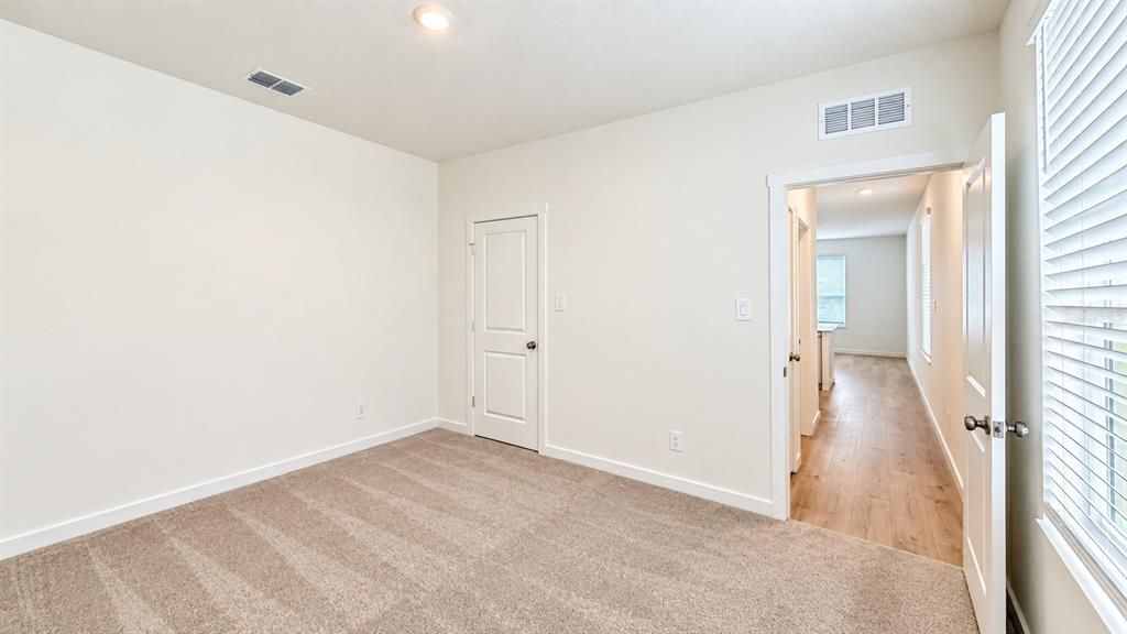 For Rent: $2,450 (4 beds, 3 baths, 2366 Square Feet)