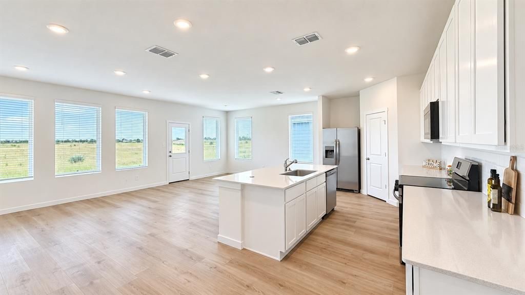 For Rent: $2,450 (4 beds, 3 baths, 2366 Square Feet)