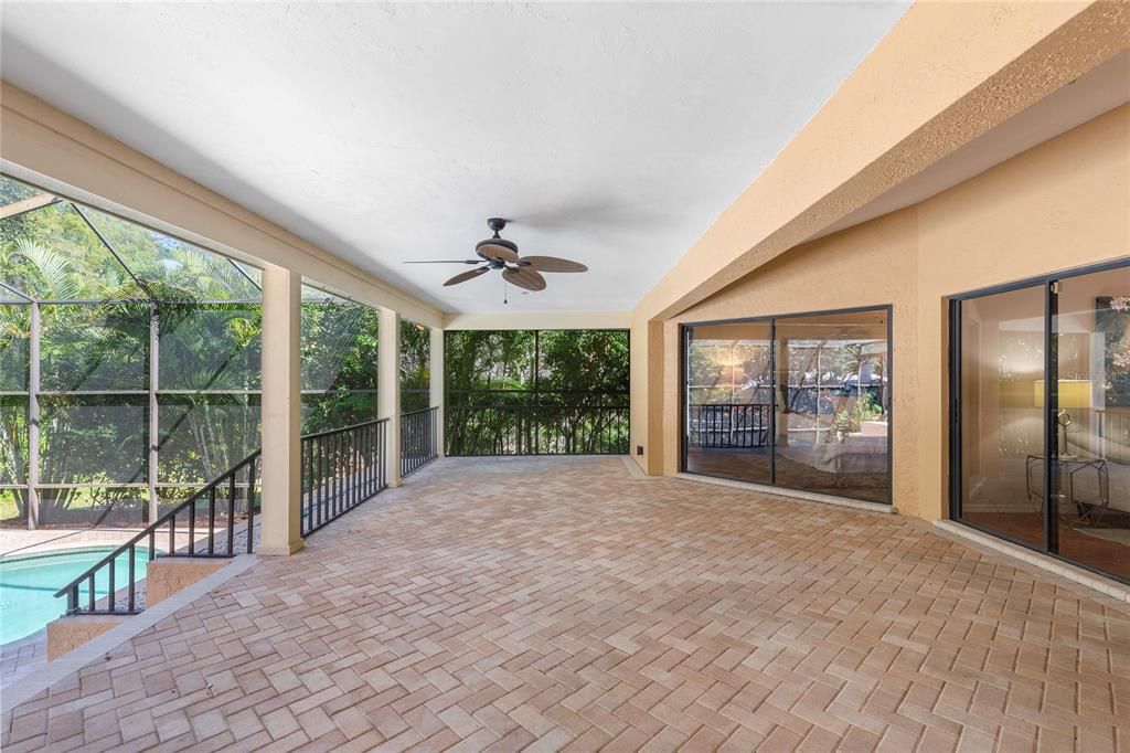 For Sale: $925,000 (4 beds, 2 baths, 2756 Square Feet)