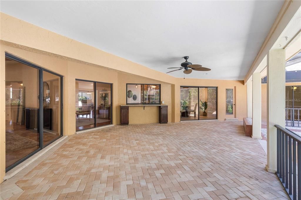 For Sale: $925,000 (4 beds, 2 baths, 2756 Square Feet)