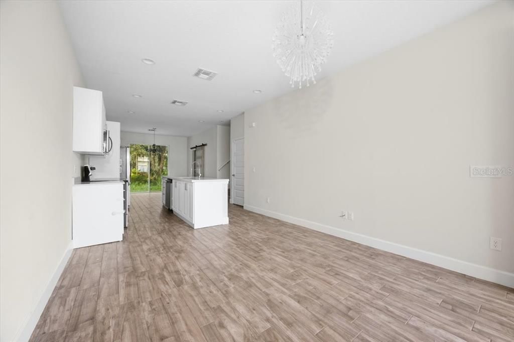En Venta: $325,000 (4 camas, 2 baños, 1650 Pies cuadrados)