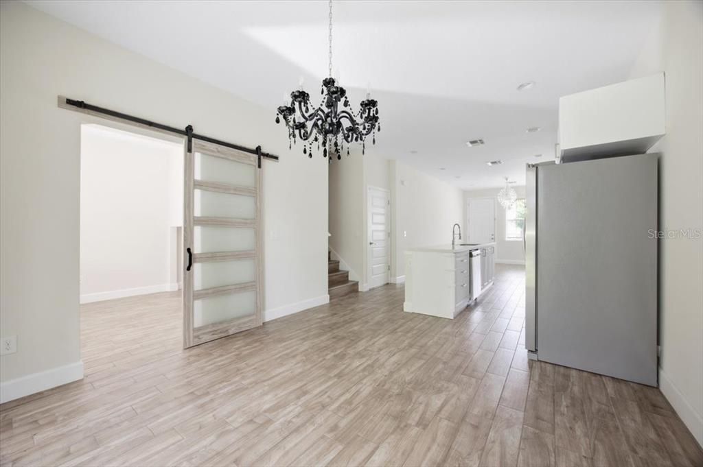 En Venta: $325,000 (4 camas, 2 baños, 1650 Pies cuadrados)