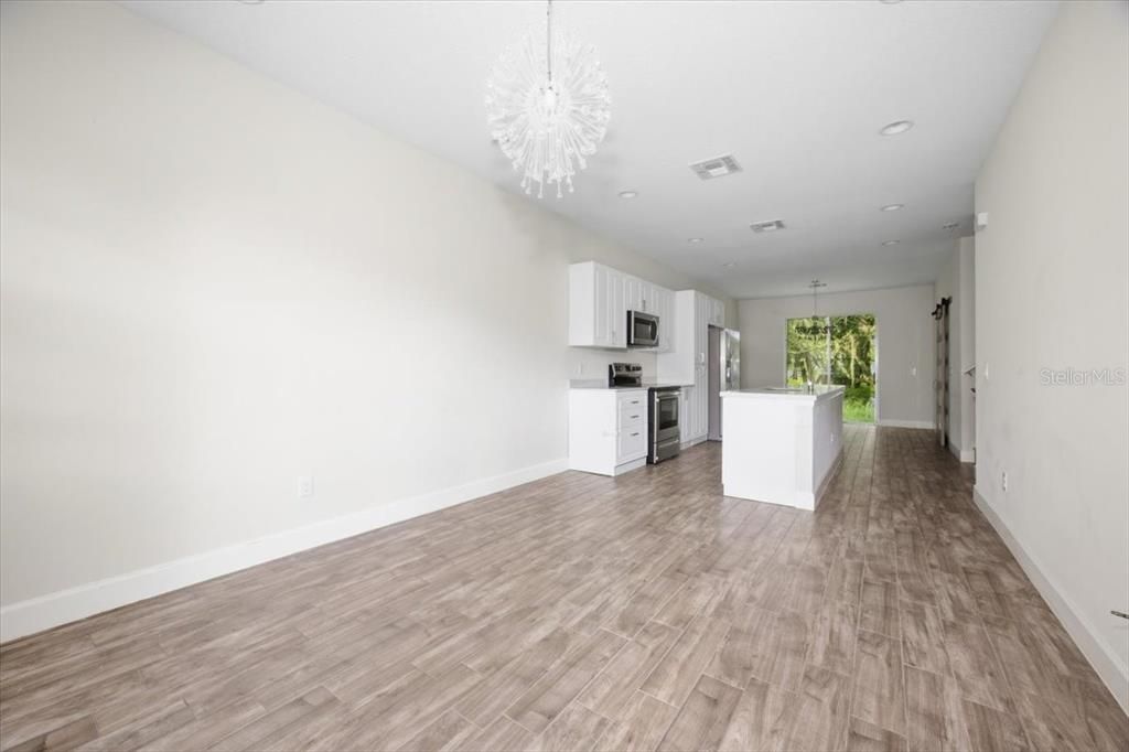 En Venta: $325,000 (4 camas, 2 baños, 1650 Pies cuadrados)