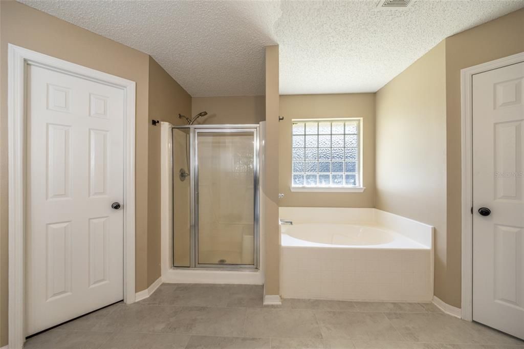 En Venta: $379,900 (4 camas, 2 baños, 2580 Pies cuadrados)
