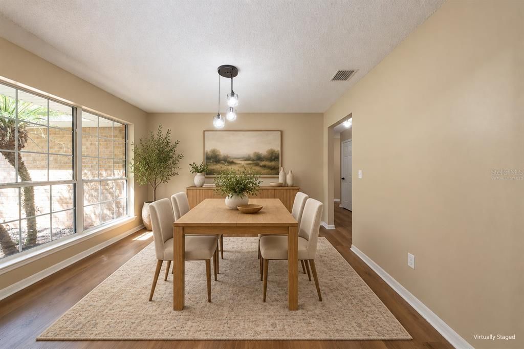 En Venta: $379,900 (4 camas, 2 baños, 2580 Pies cuadrados)