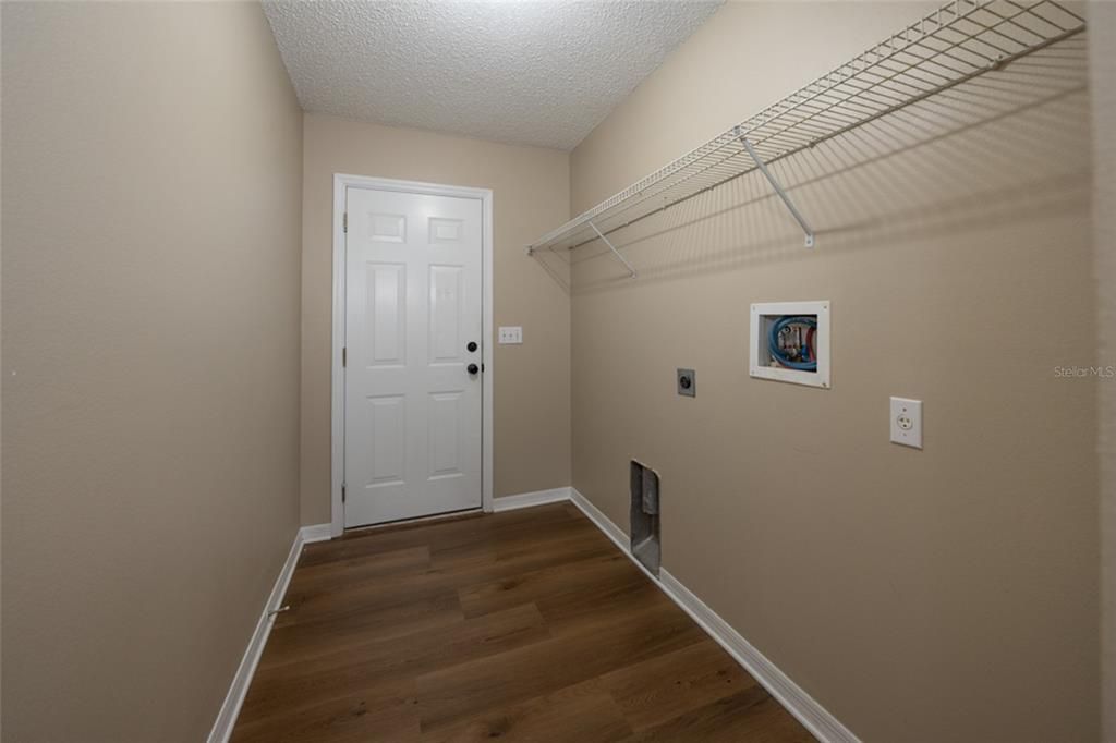 En Venta: $379,900 (4 camas, 2 baños, 2580 Pies cuadrados)