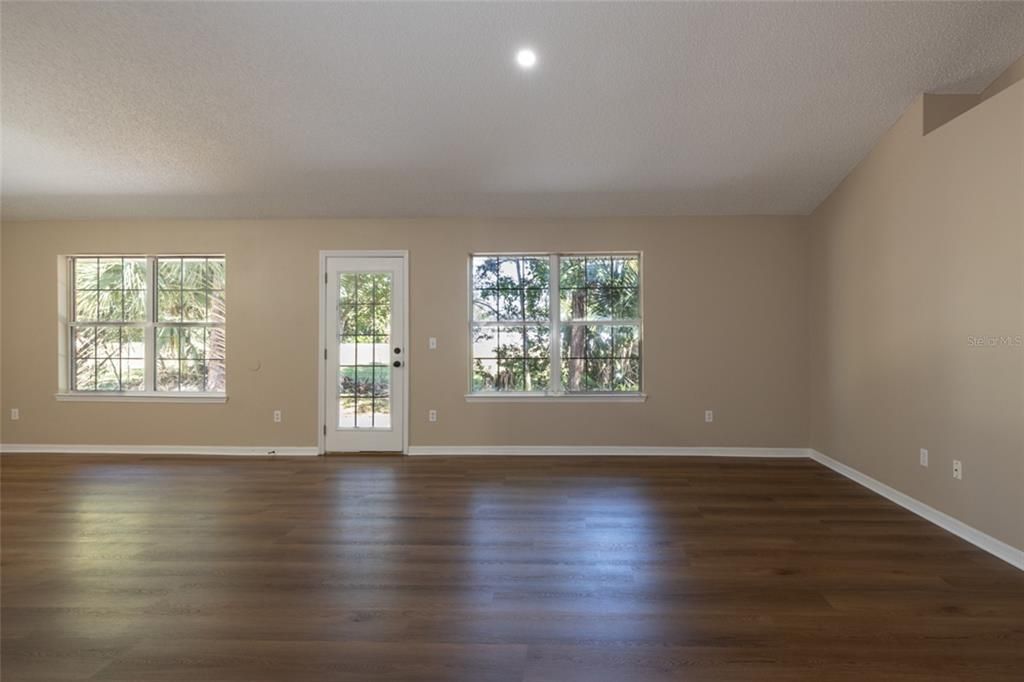En Venta: $379,900 (4 camas, 2 baños, 2580 Pies cuadrados)