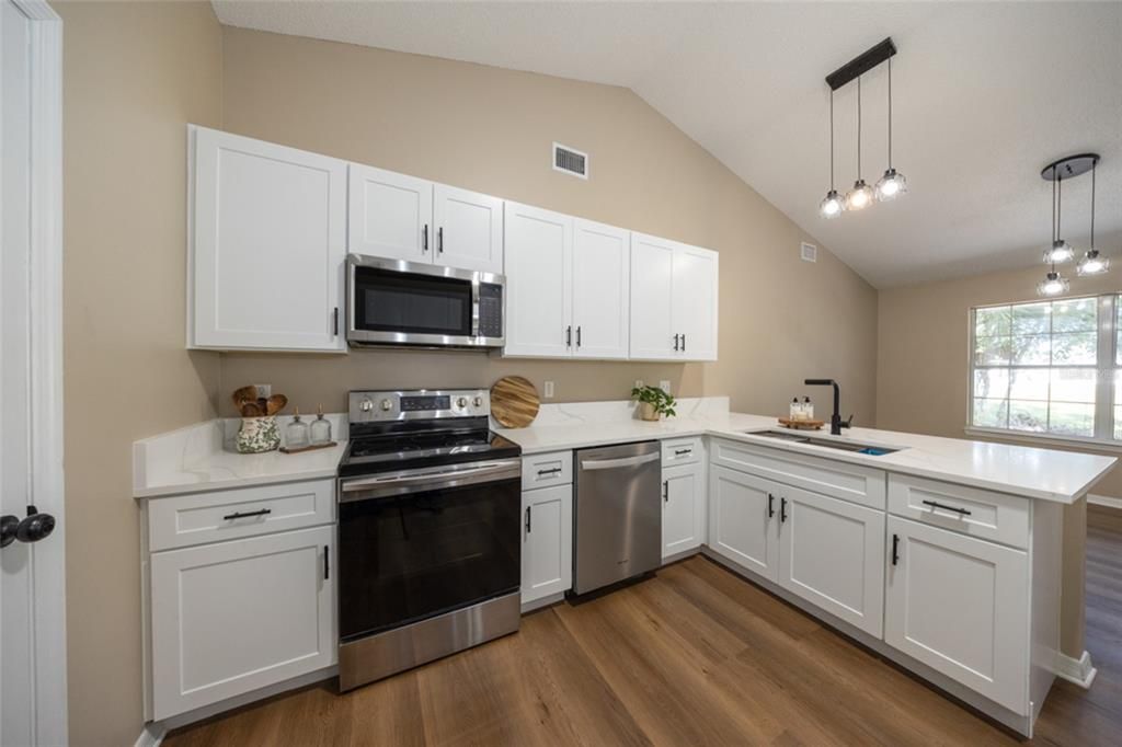 En Venta: $379,900 (4 camas, 2 baños, 2580 Pies cuadrados)