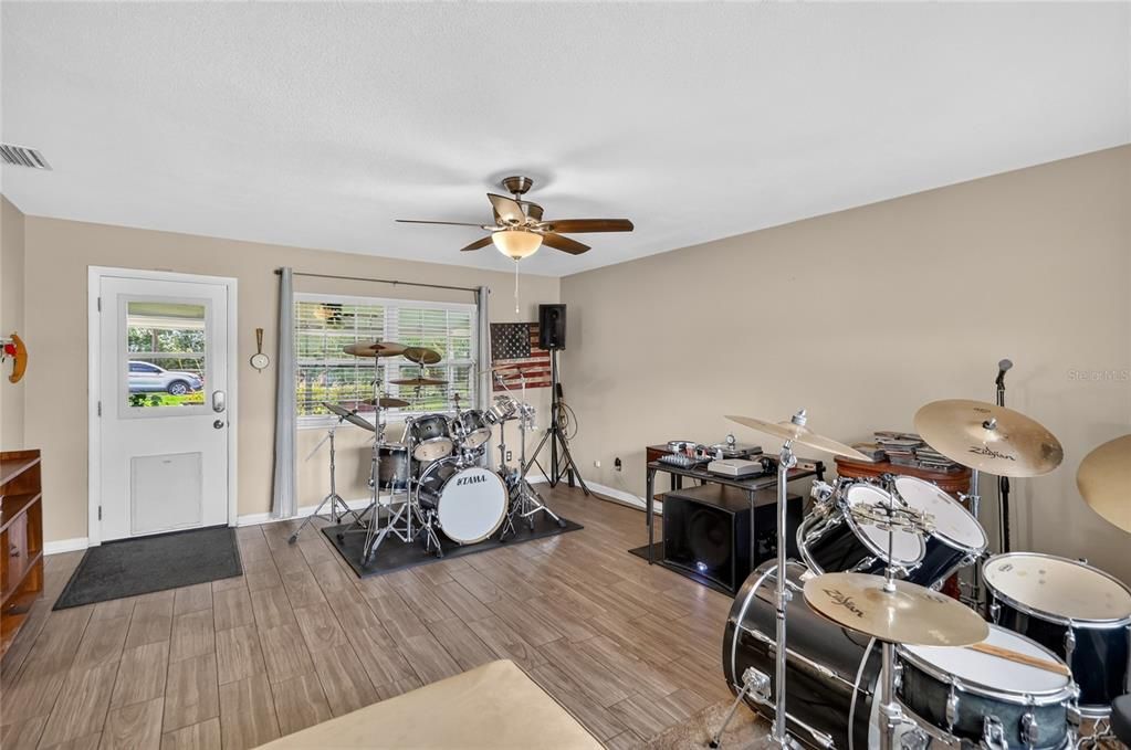 For Sale: $934,900 (3 beds, 2 baths, 1788 Square Feet)