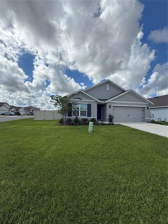 For Rent: $2,100 (4 beds, 2 baths, 1827 Square Feet)