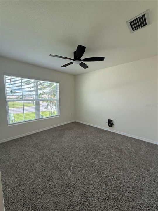 For Rent: $2,100 (4 beds, 2 baths, 1827 Square Feet)