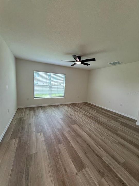 For Rent: $2,100 (4 beds, 2 baths, 1827 Square Feet)