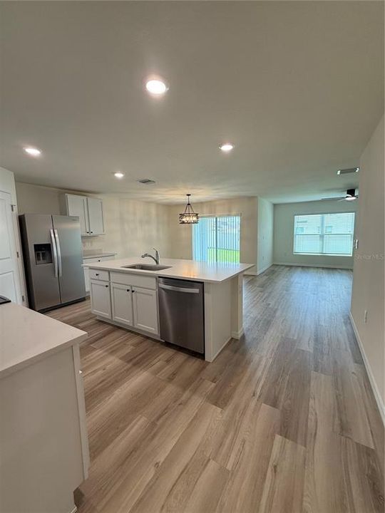 For Rent: $2,100 (4 beds, 2 baths, 1827 Square Feet)