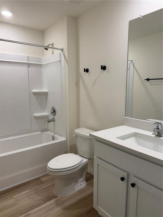 For Rent: $2,100 (4 beds, 2 baths, 1827 Square Feet)