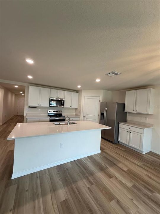 For Rent: $2,100 (4 beds, 2 baths, 1827 Square Feet)