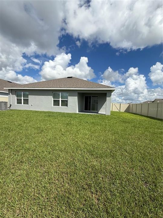 For Rent: $2,100 (4 beds, 2 baths, 1827 Square Feet)