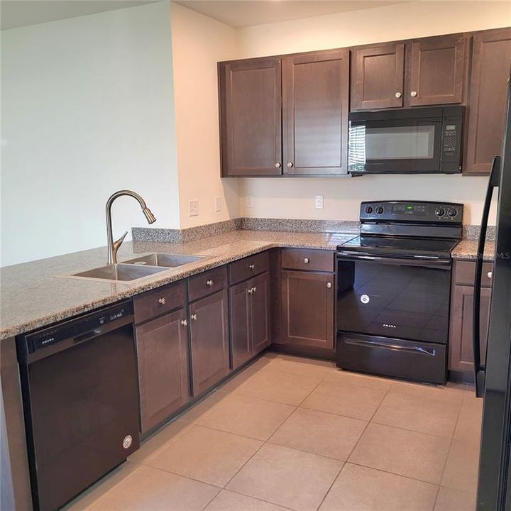 For Rent: $2,450 (3 beds, 2 baths, 1516 Square Feet)