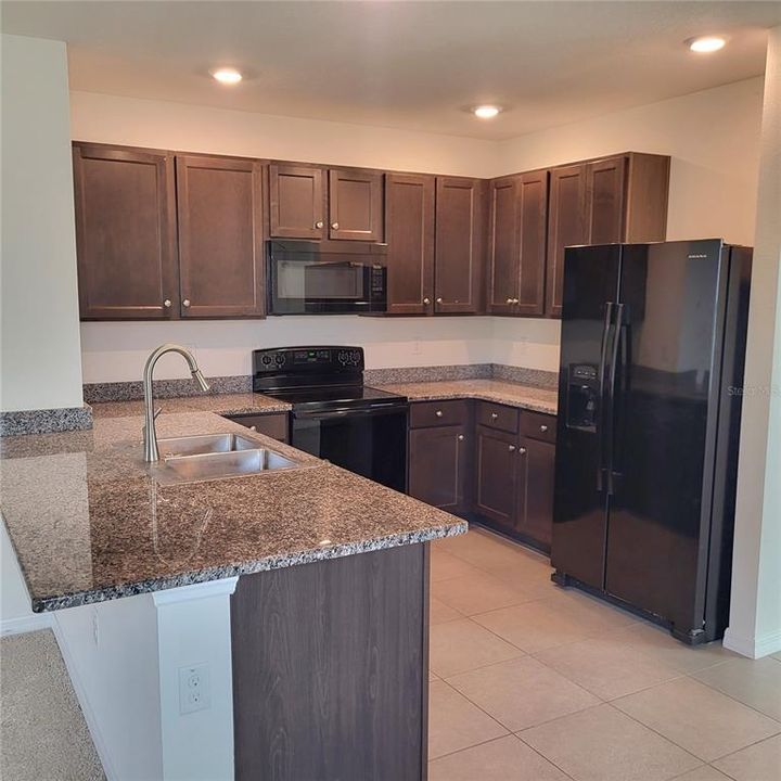 For Rent: $2,450 (3 beds, 2 baths, 1516 Square Feet)