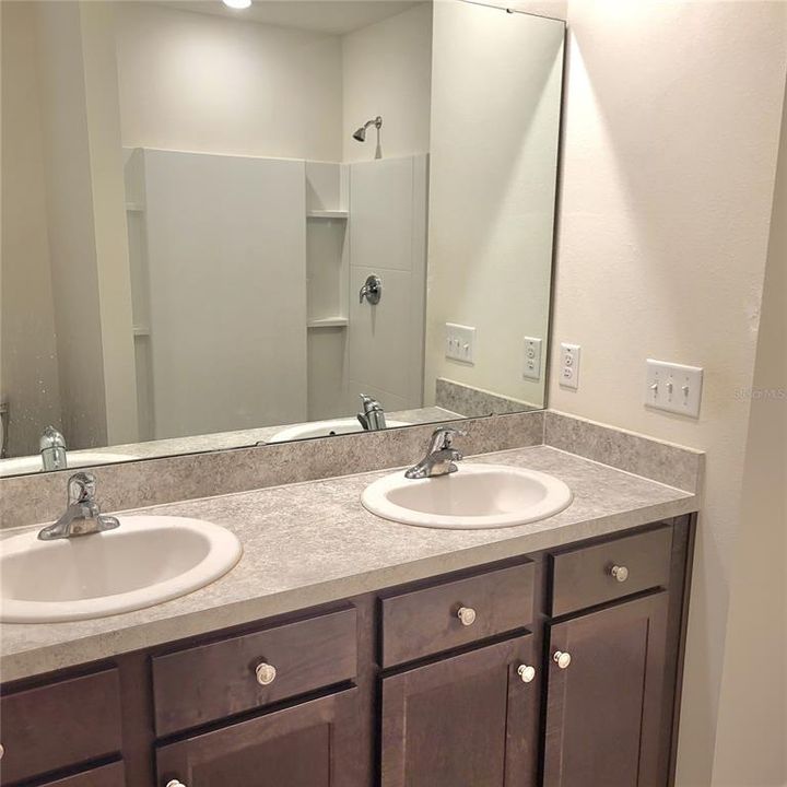 For Rent: $2,450 (3 beds, 2 baths, 1516 Square Feet)