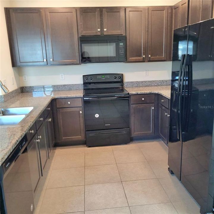 For Rent: $2,450 (3 beds, 2 baths, 1516 Square Feet)