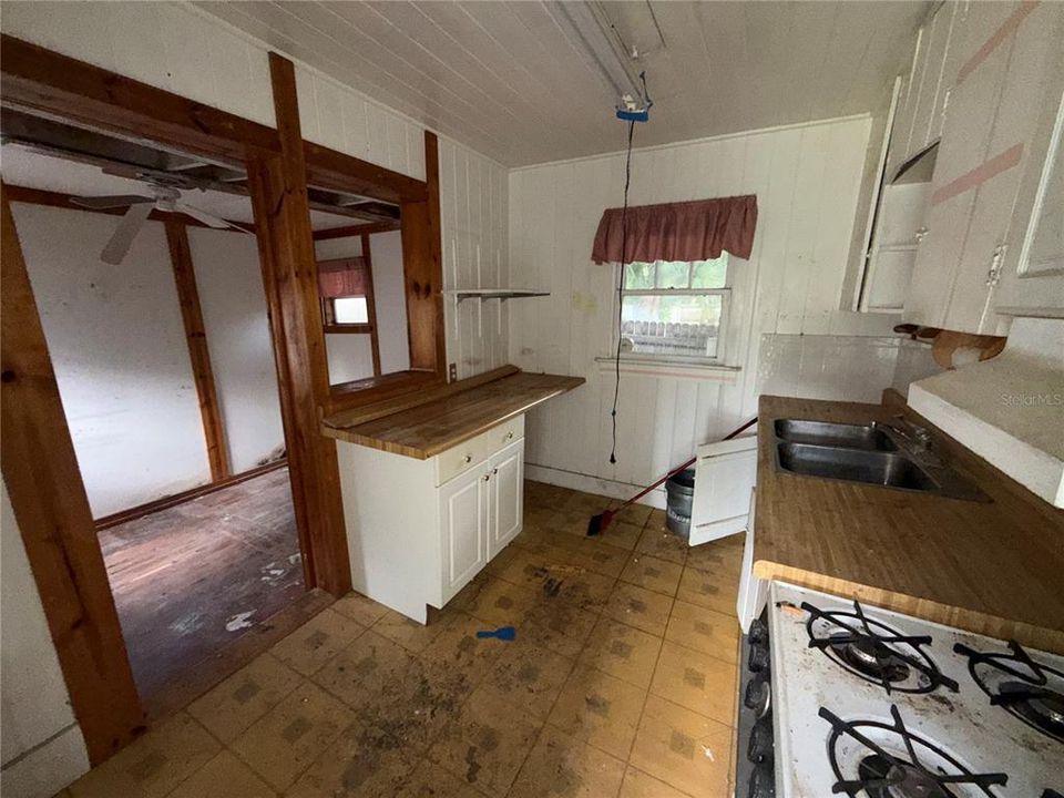 На продажу: $205,000 (3 спален, 2 ванн, 921 Квадратных фут)
