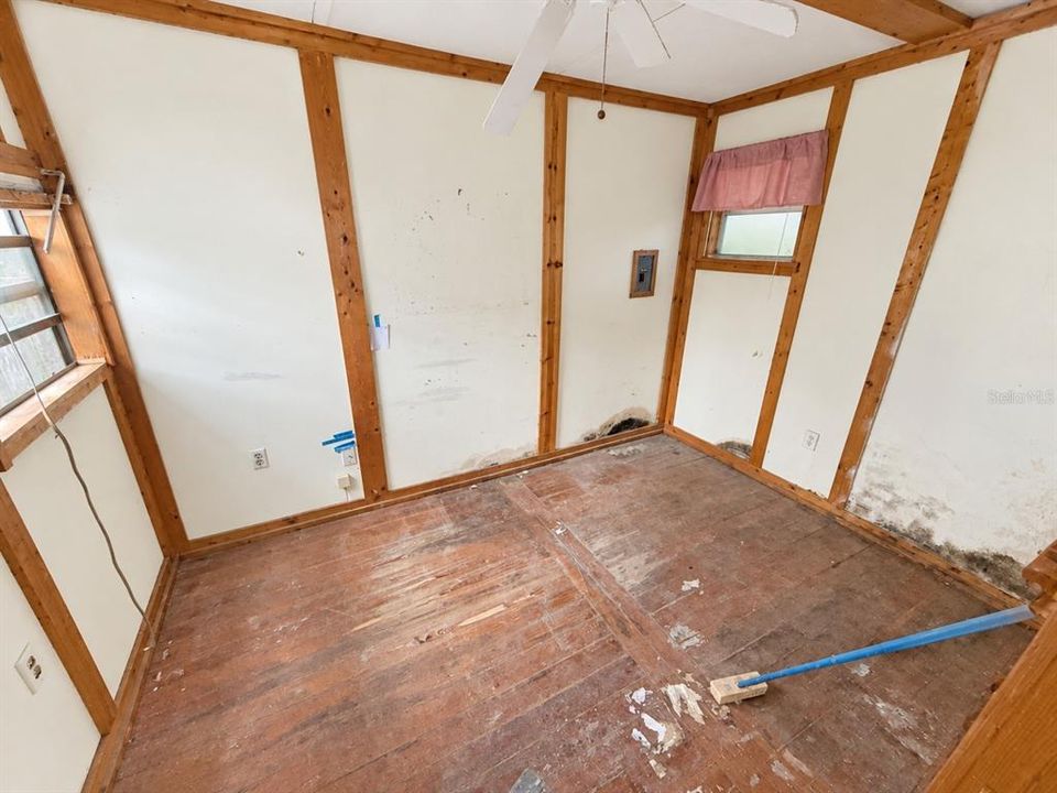 На продажу: $205,000 (3 спален, 2 ванн, 921 Квадратных фут)