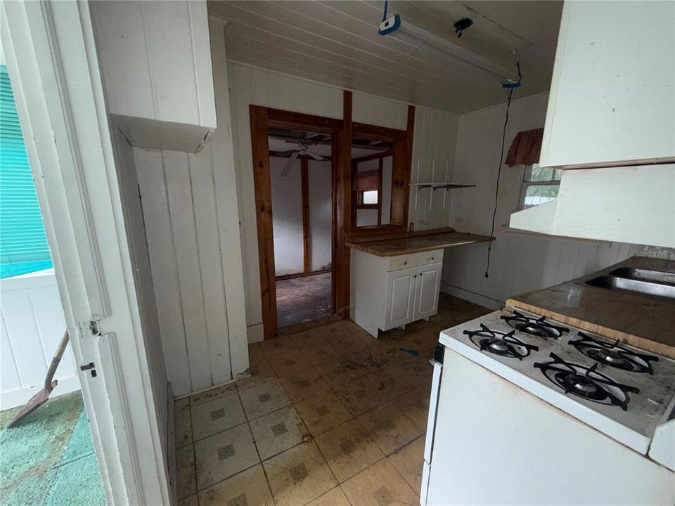 На продажу: $205,000 (3 спален, 2 ванн, 921 Квадратных фут)