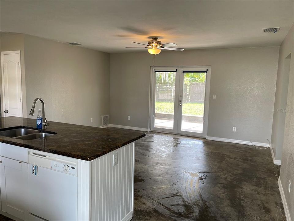 For Rent: $1,995 (2 beds, 2 baths, 1356 Square Feet)