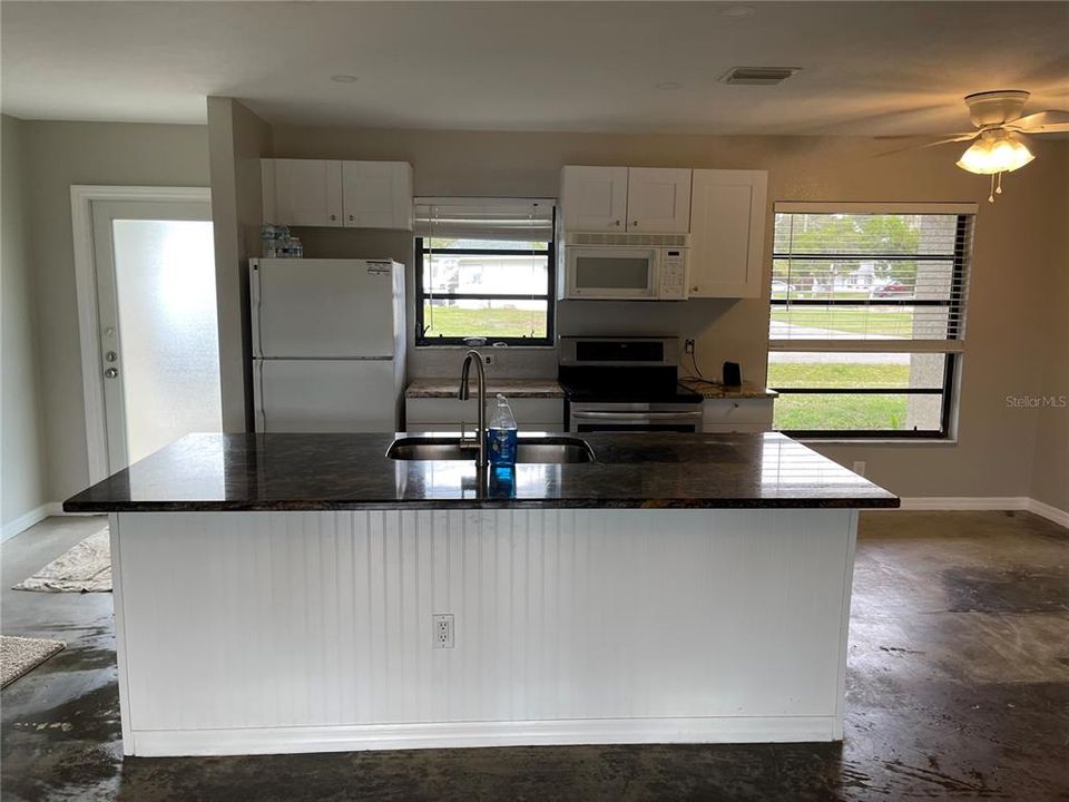 For Rent: $1,995 (2 beds, 2 baths, 1356 Square Feet)