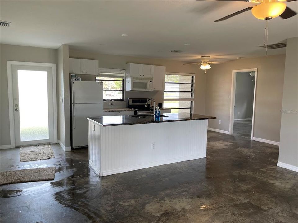 For Rent: $1,995 (2 beds, 2 baths, 1356 Square Feet)