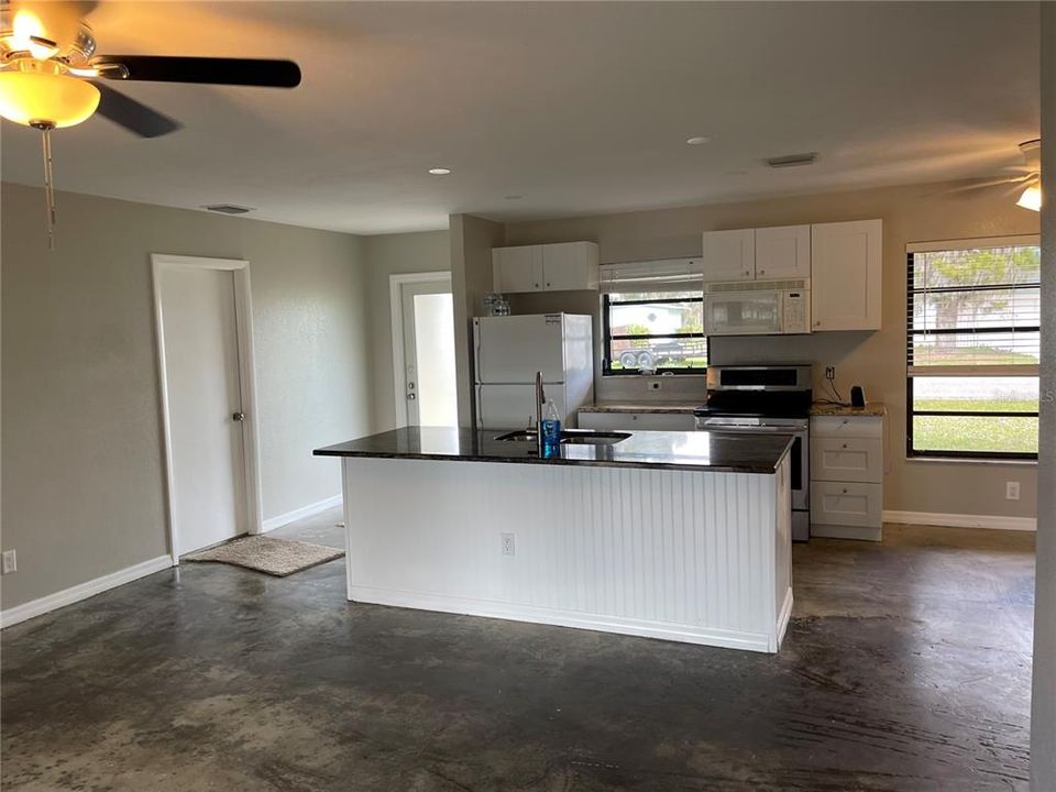 For Rent: $1,995 (2 beds, 2 baths, 1356 Square Feet)