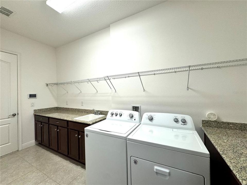 В аренду: $2,099 (2 спален, 2 ванн, 1464 Квадратных фут)