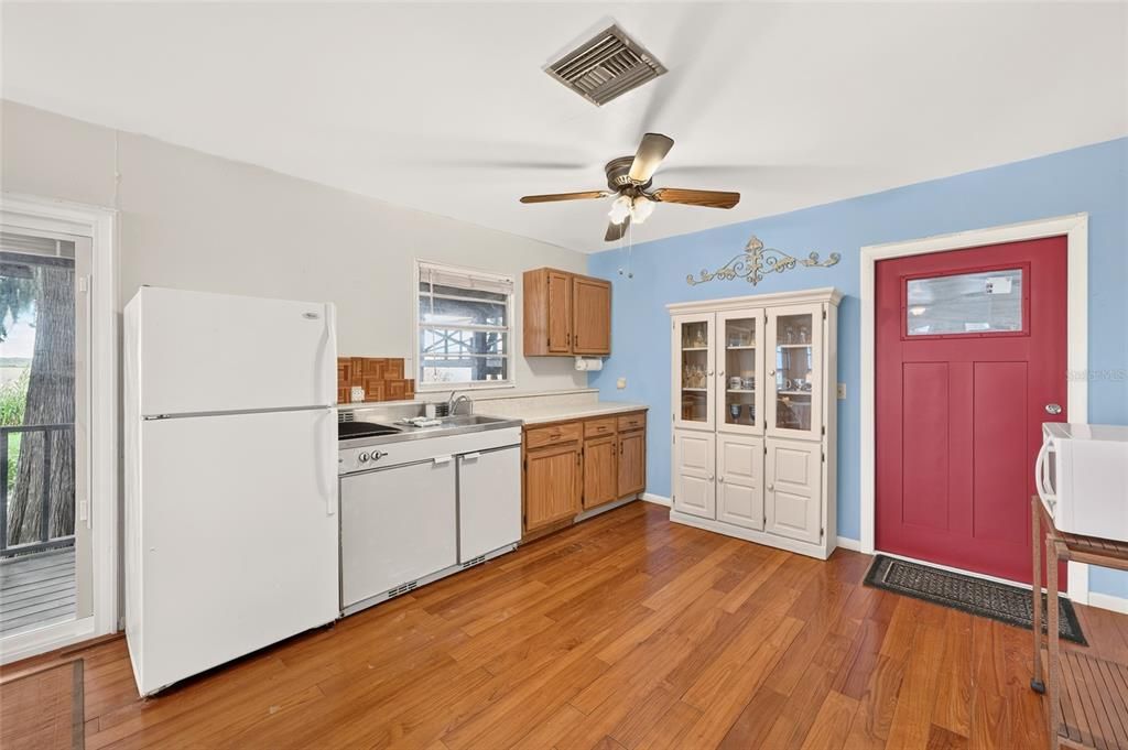 For Sale: $499,900 (4 beds, 3 baths, 1856 Square Feet)
