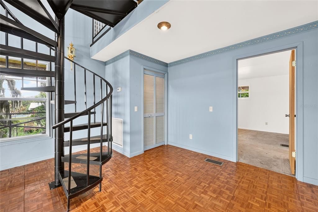 For Sale: $499,900 (4 beds, 3 baths, 1856 Square Feet)