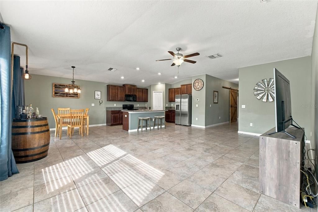 For Sale: $310,000 (4 beds, 2 baths, 1918 Square Feet)