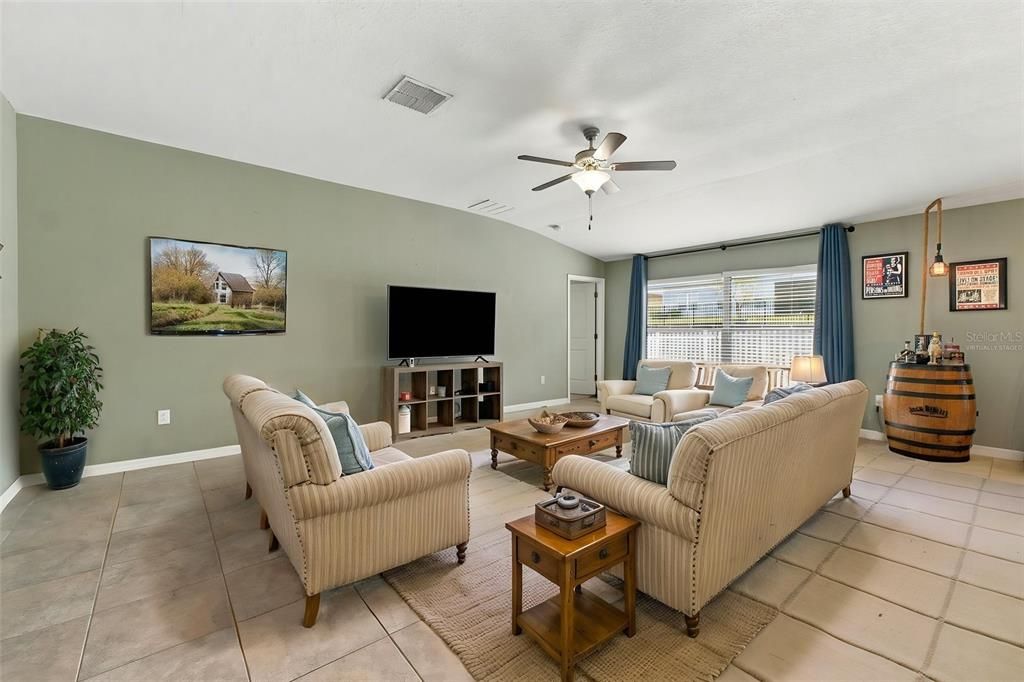 For Sale: $310,000 (4 beds, 2 baths, 1918 Square Feet)